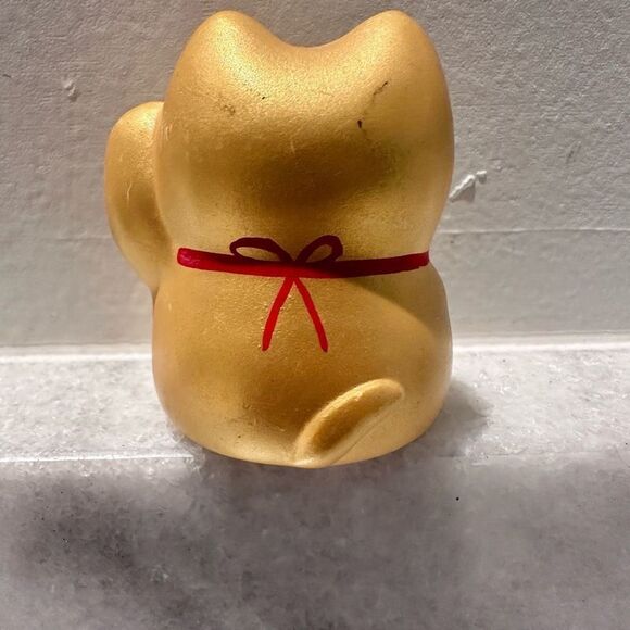 Mini Golden Porcelain Maneki Neko Chinese Fortune Happy Lucky Cat Ornament Figur - Picture 2 of 2